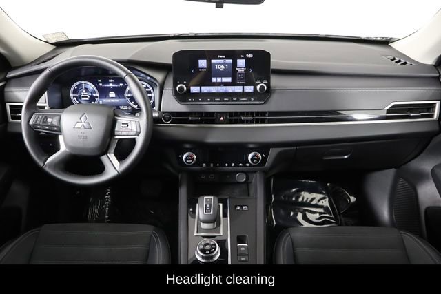 Used 2024 Mitsubishi Outlander SE image 13