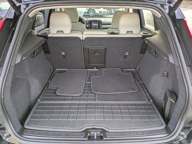 Used 2023 Volvo XC40 B5 Plus w/ Protection Package Premier image 12
