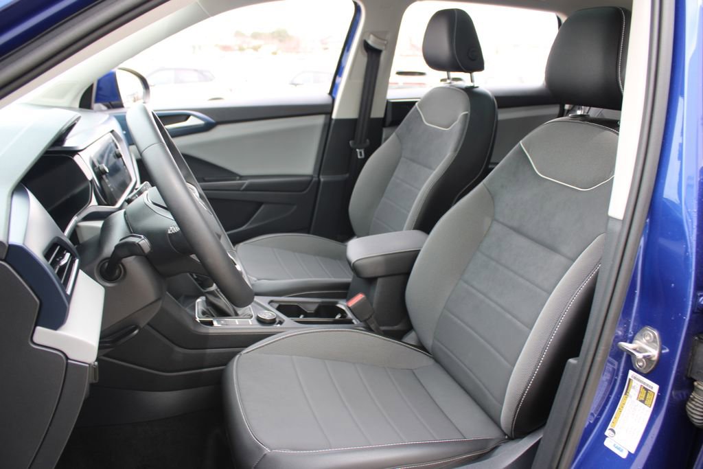 Certified 2023 Volkswagen Taos SE w/ Panoramic Sunroof Package image 7