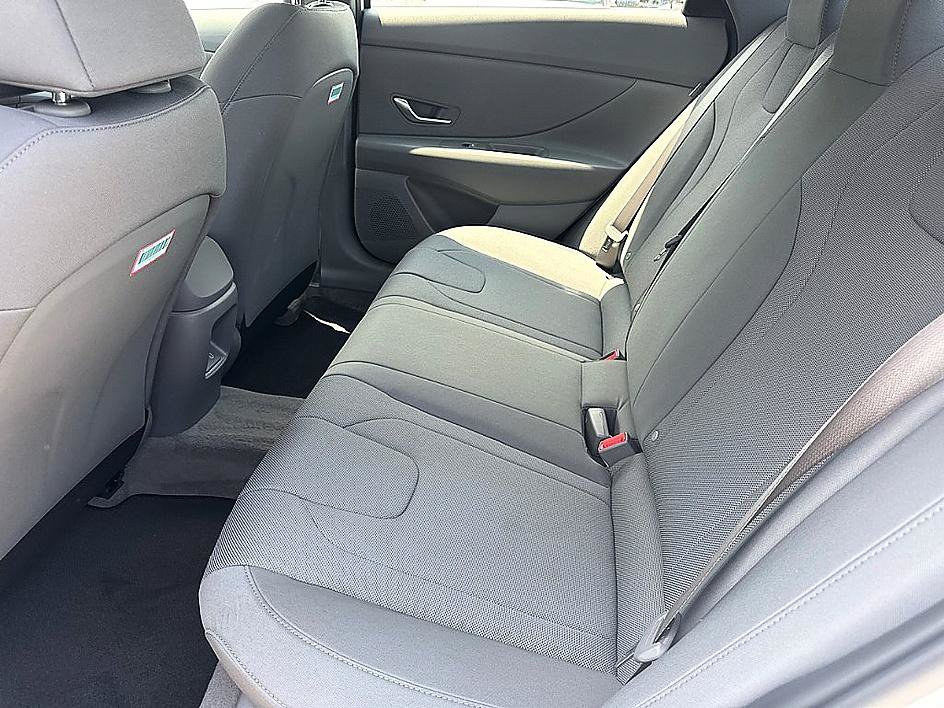 New 2026 Hyundai Elantra SE FWD image 7