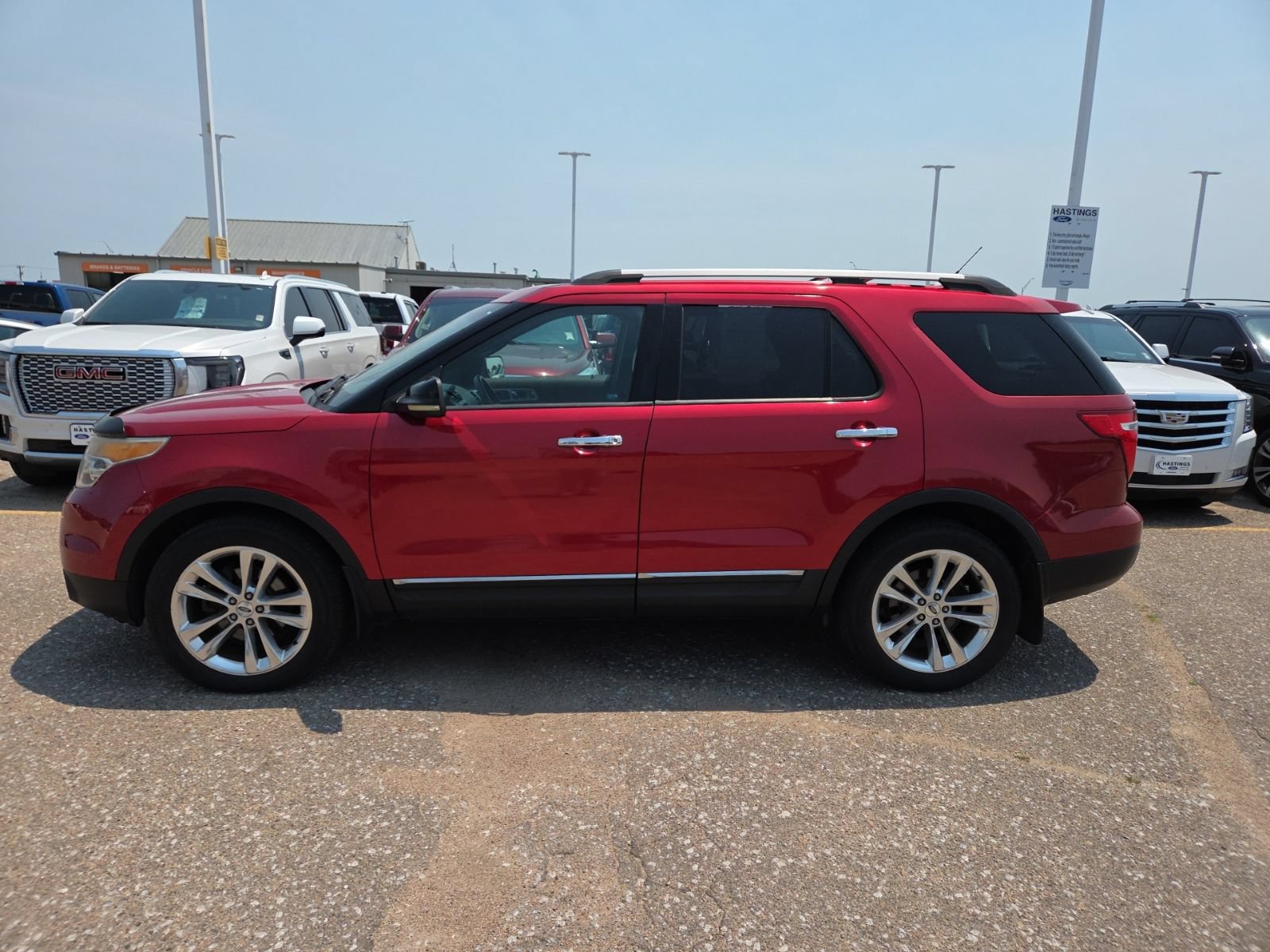 Used 2011 Ford Explorer XLT w/ 202A Rapid Spec Order Code AWD/4WD image 2