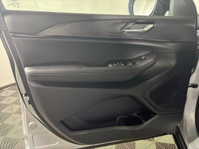 Certified 2025 Jeep Grand Cherokee Laredo w/ MOPAR Finishing Package AWD/4WD image 11