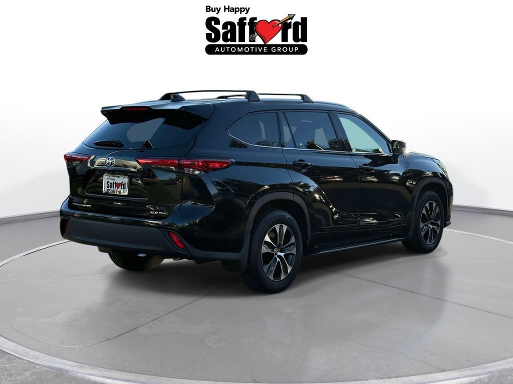Used 2021 Toyota Highlander XLE AWD/4WD image 9