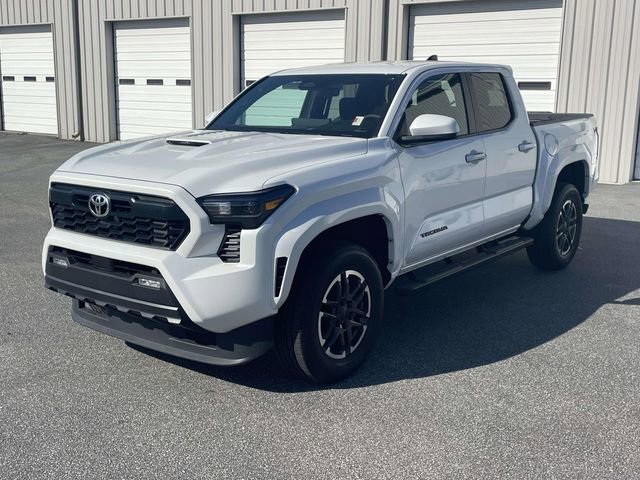 Used 2025 Toyota Tacoma TRD Sport RWD image 3