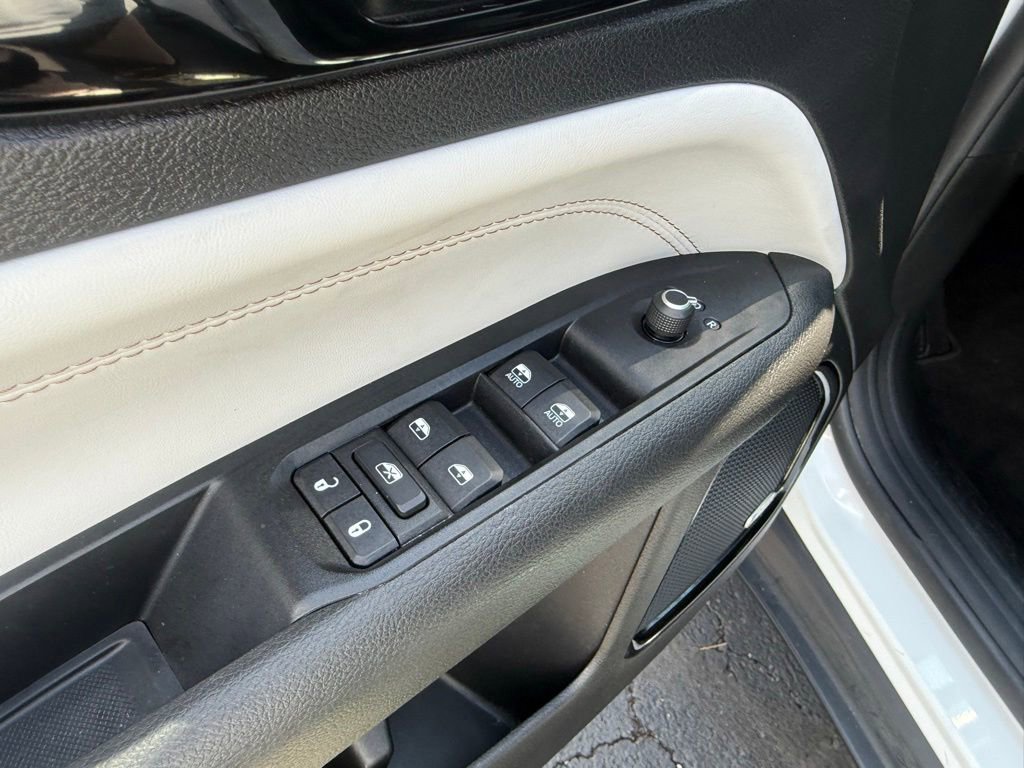 Used 2022 Jeep Compass Limited w/ Sun and Sound Group AWD/4WD image 11