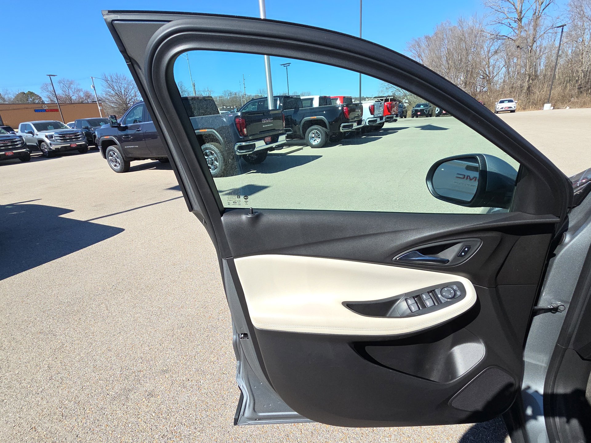 Certified 2025 Buick Encore GX Preferred w/ Comfort Package image 12