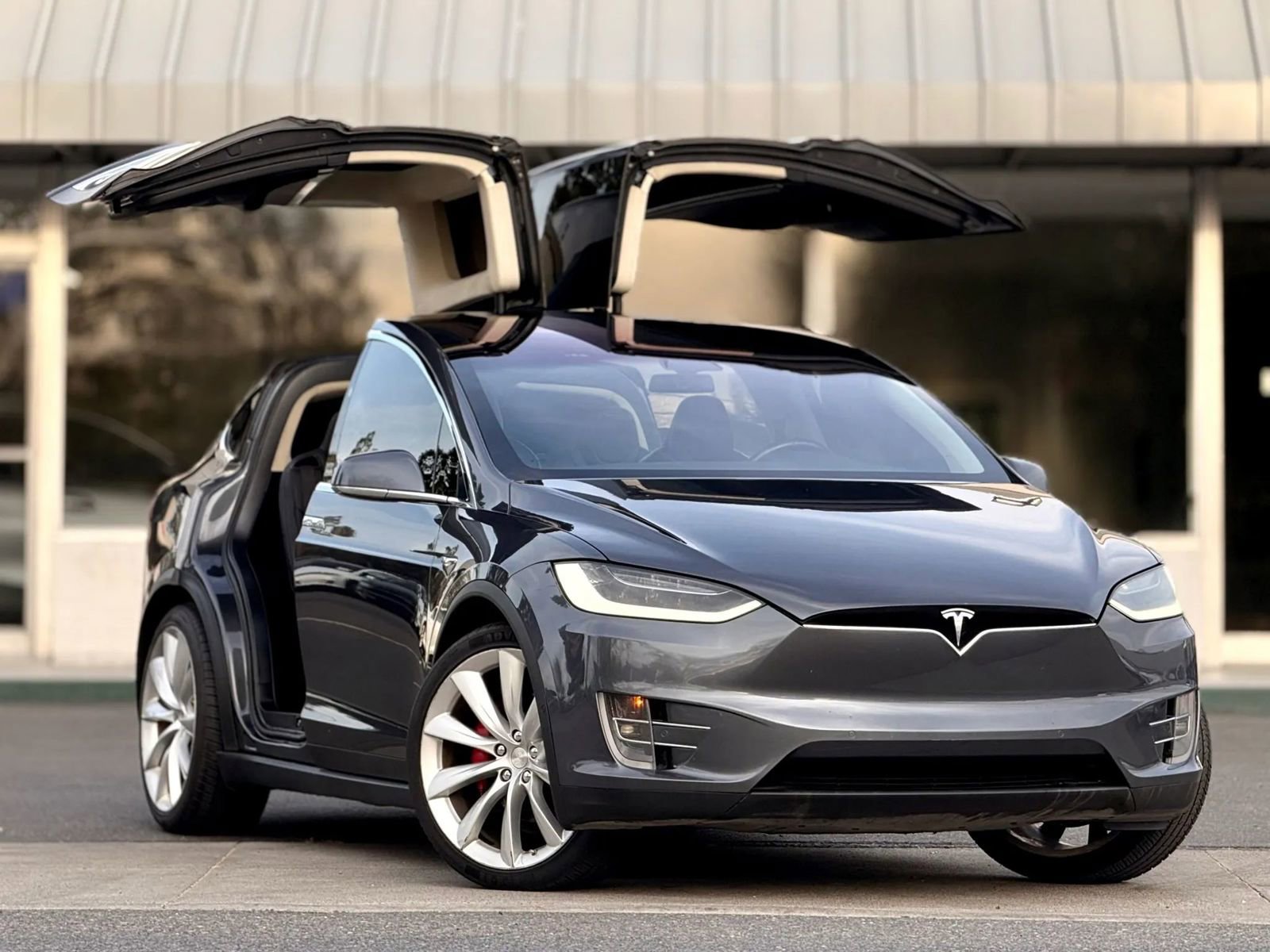 Used 2018 Tesla Model X P100D image 2