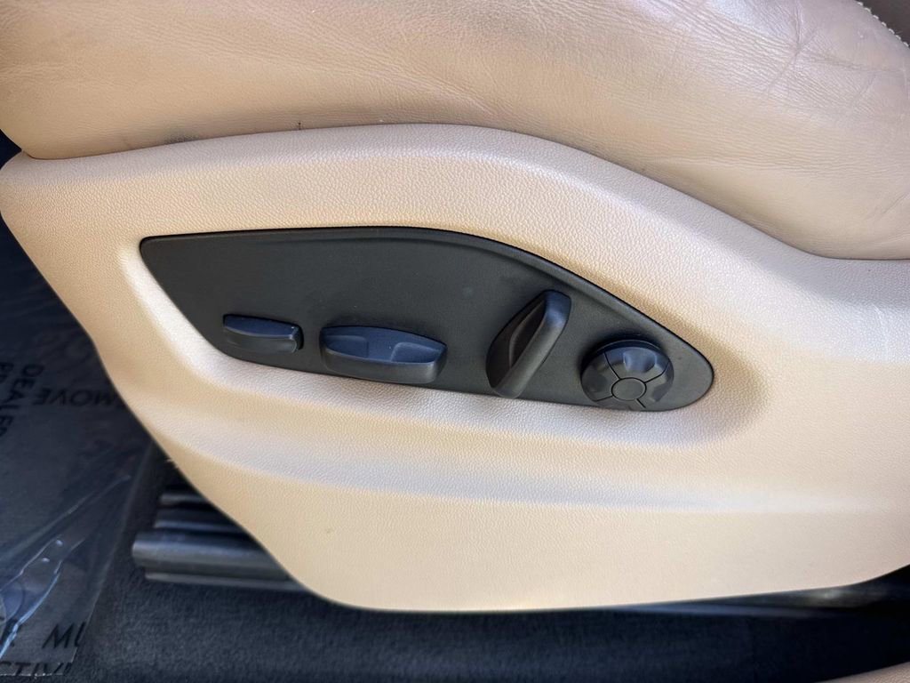 Used 2022 Porsche Cayenne Platinum Edition image 25