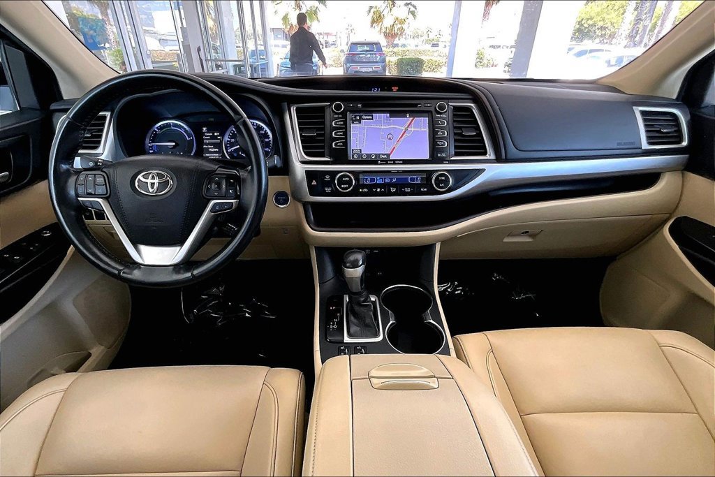 Used 2019 Toyota Highlander XLE AWD/4WD image 7