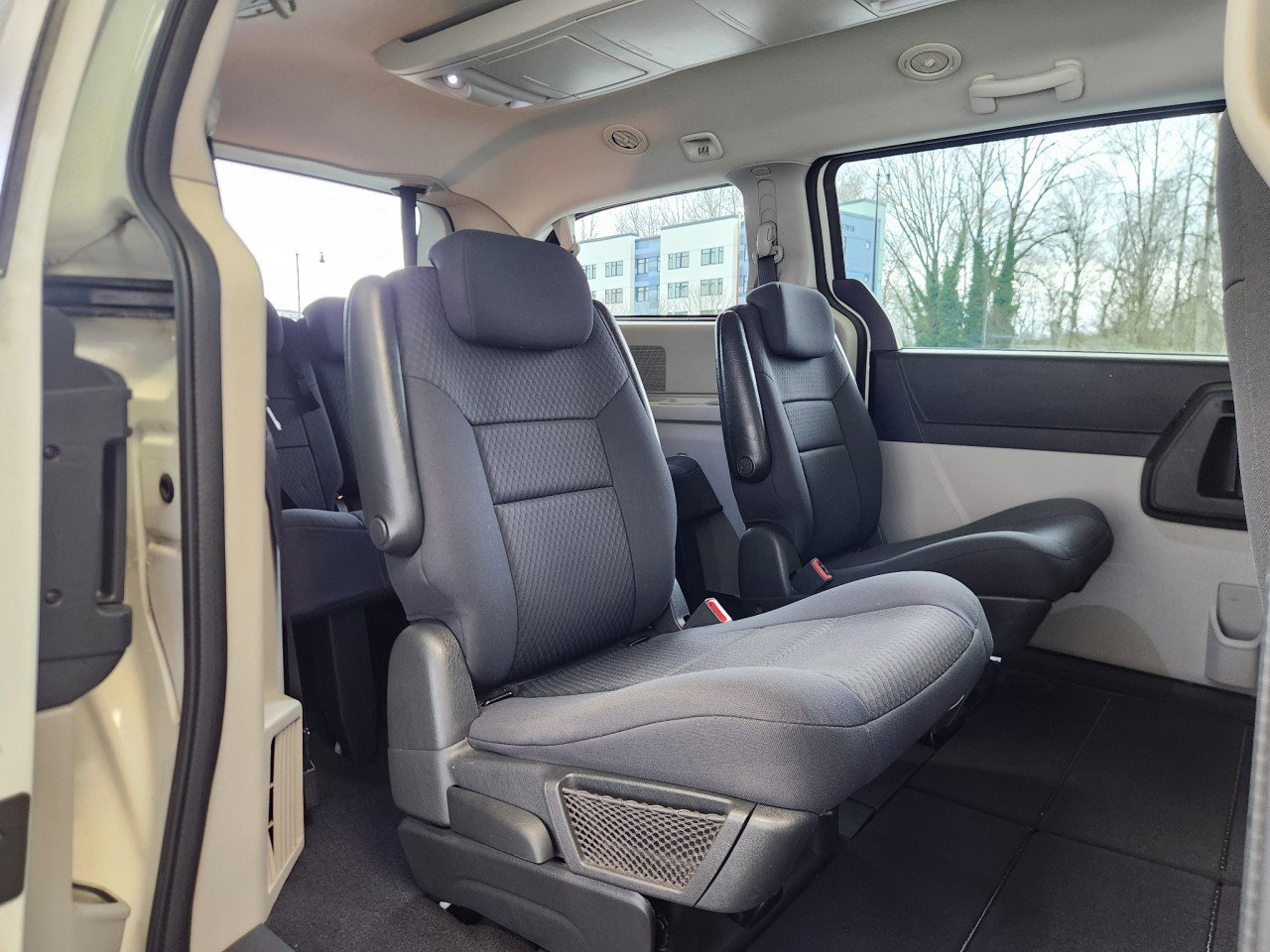 Used 2010 Dodge Grand Caravan SXT image 15