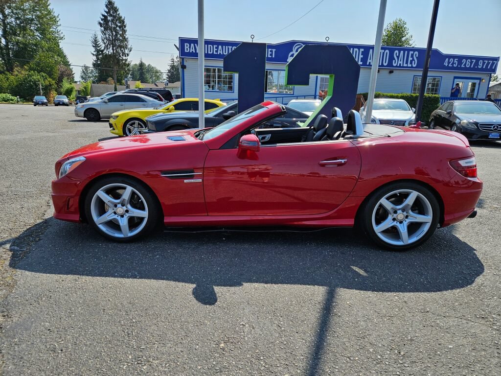 Used 2016 Mercedes-Benz SLK 300 w/ Premium 2 Package image 9