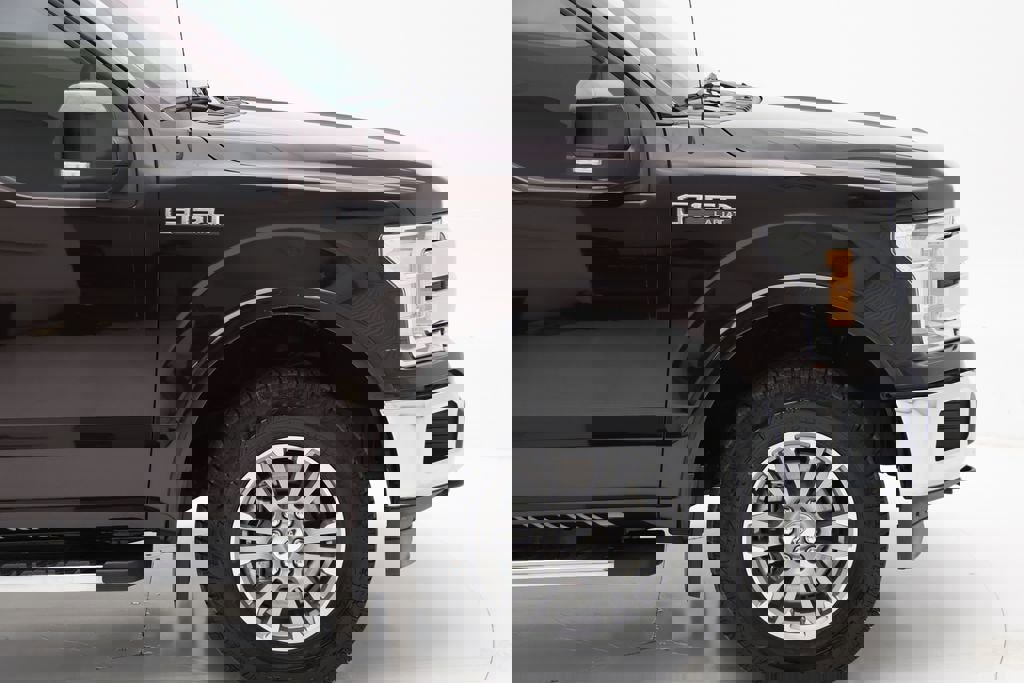 Used 2019 Ford F150 Lariat w/ Equipment Group 501A Mid image 4