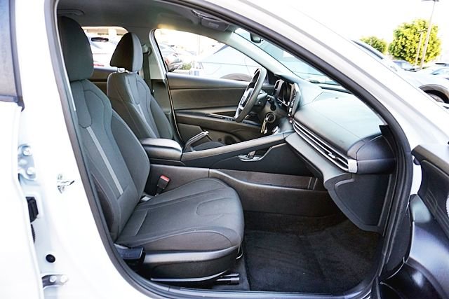 Used 2021 Hyundai Elantra SE w/ Cargo Package image 11