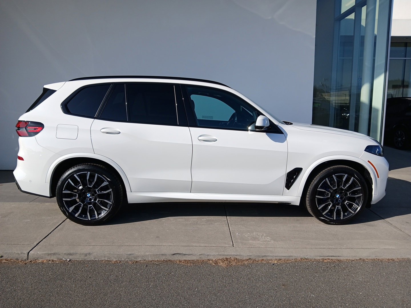 New 2026 BMW X5 xDrive40i w/ M Sport Package image 3