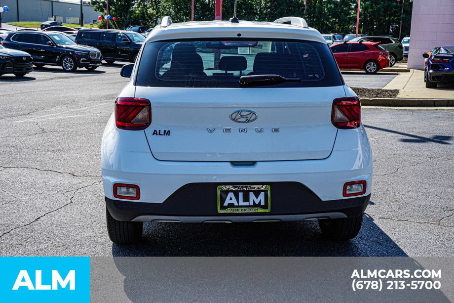 Used 2025 Hyundai Venue SEL FWD image 10