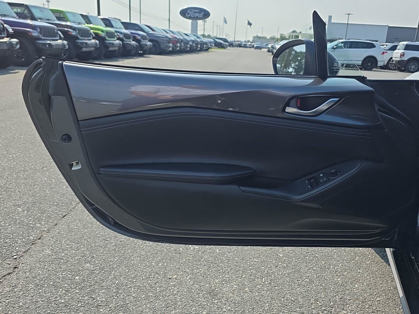 Used 2021 MAZDA MX-5 Miata RF Club RWD image 12