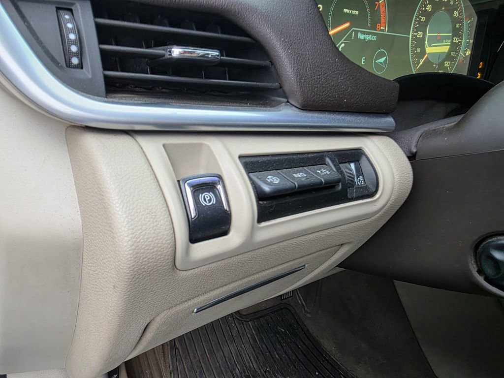 Used 2013 Cadillac XTS Premium AWD/4WD image 19