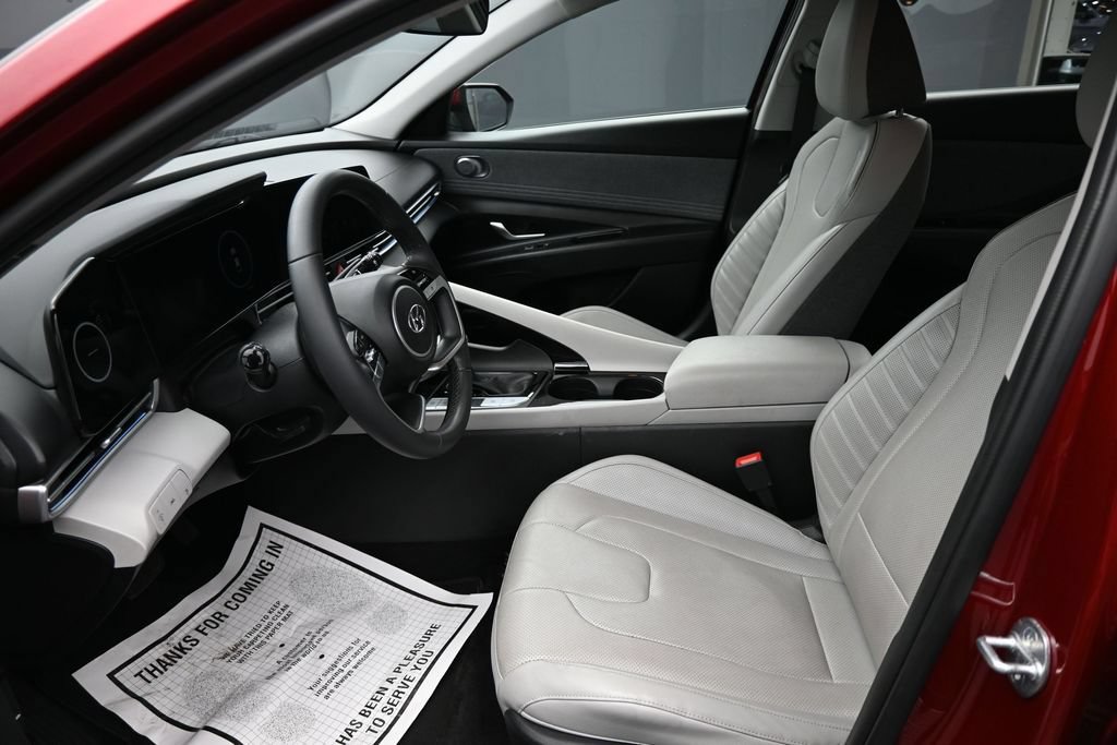 Used 2023 Hyundai Elantra Limited FWD image 11