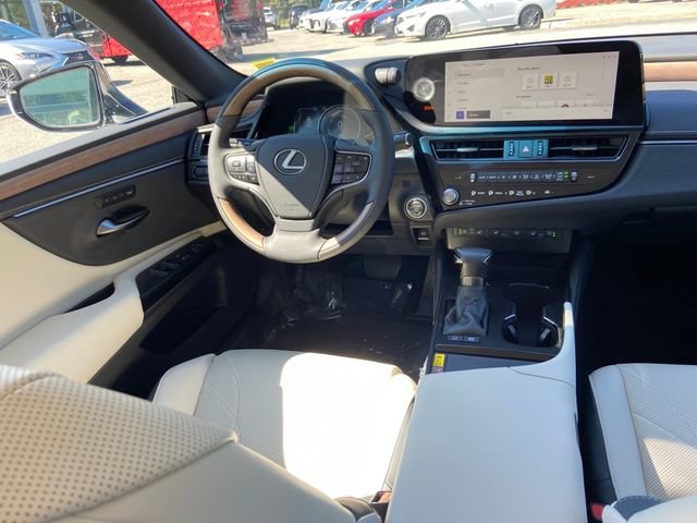 Used 2023 Lexus ES 300h w/ Luxury Package FWD image 13