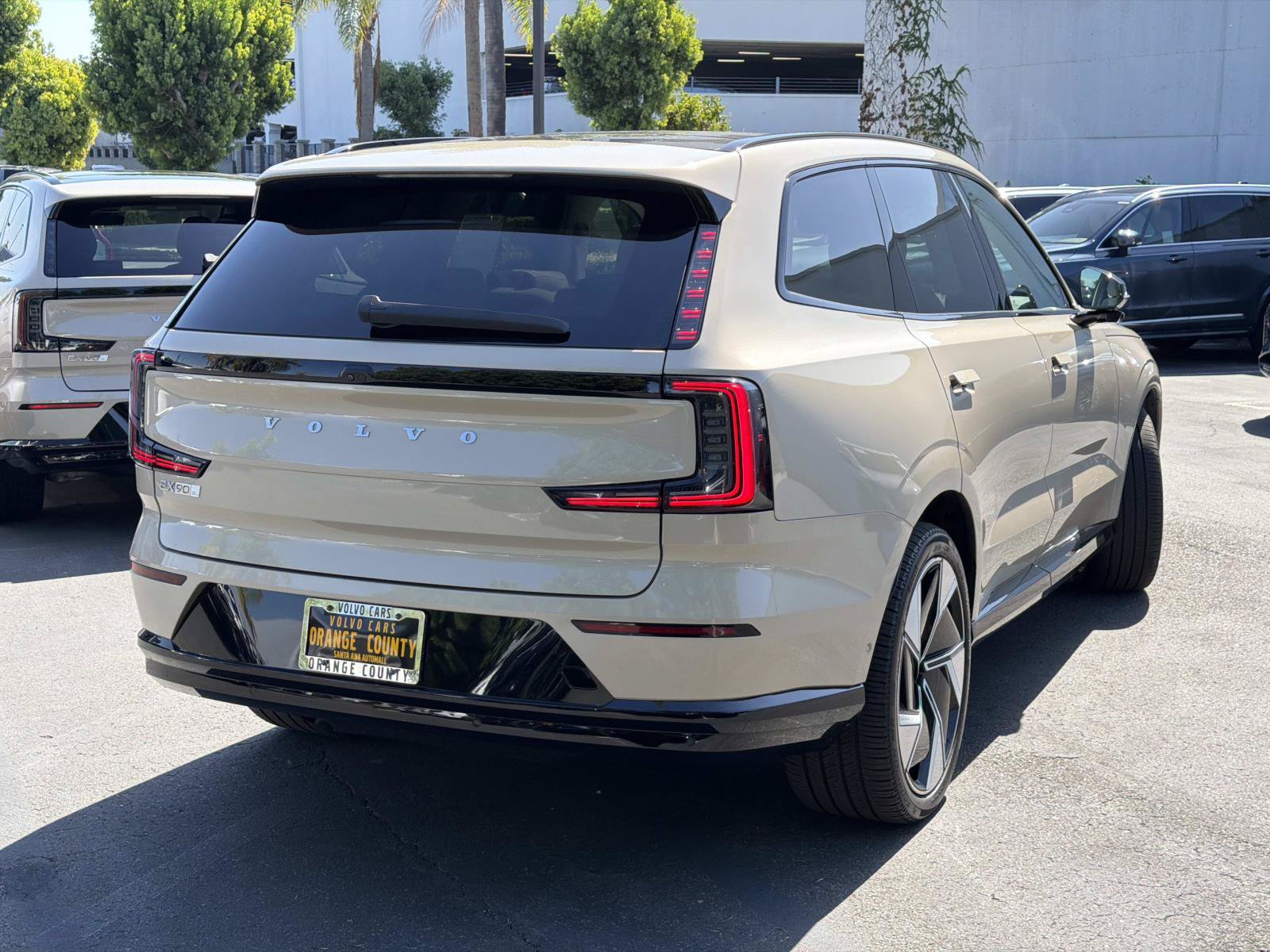 Certified 2025 Volvo EX90 Ultra AWD/4WD image 5