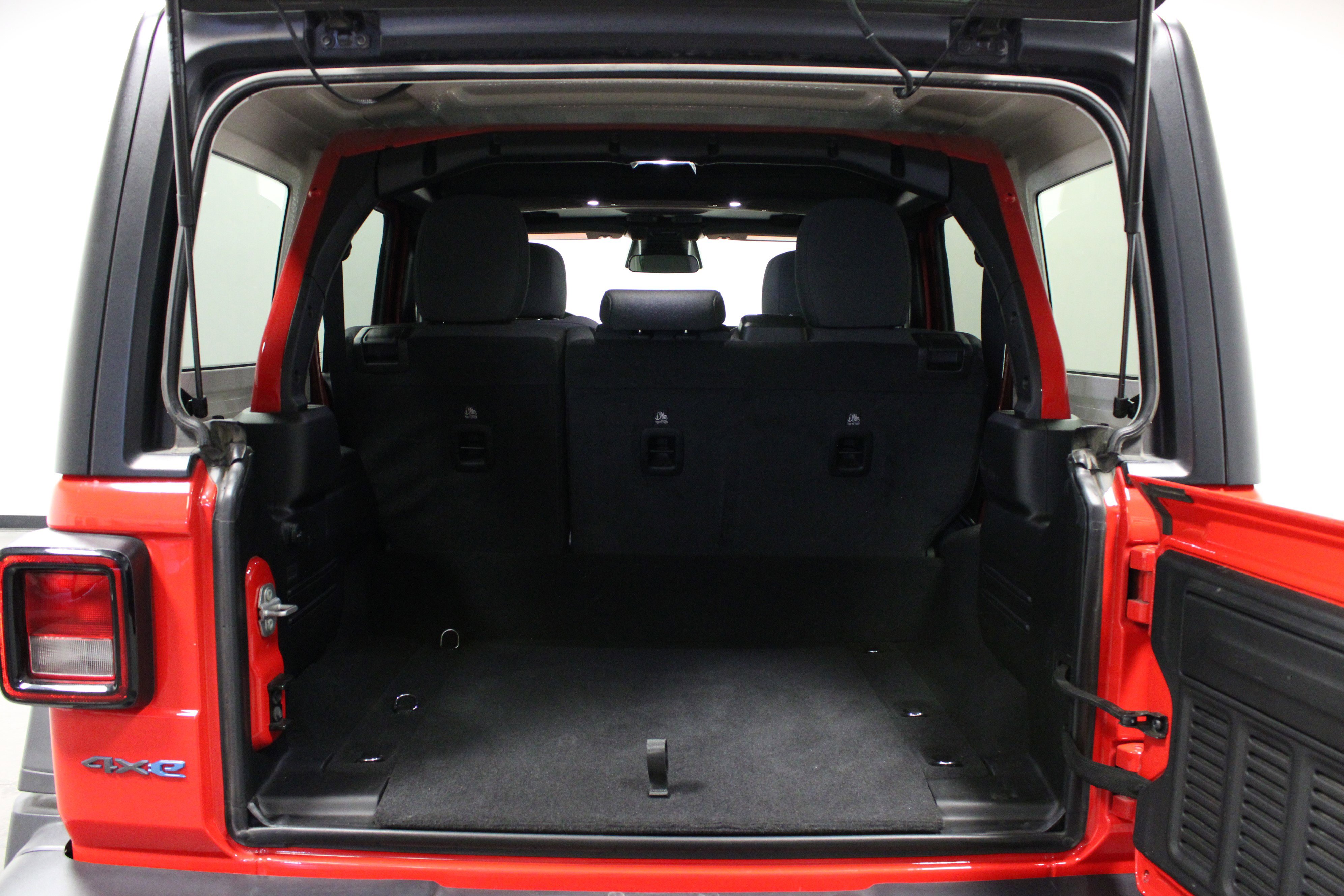 Used 2025 Jeep Wrangler Willys AWD/4WD image 14