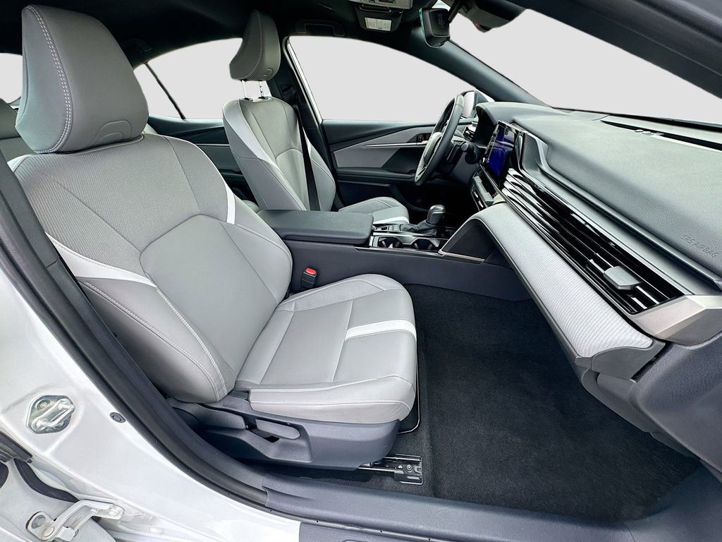 Used 2025 Toyota Camry SE image 34