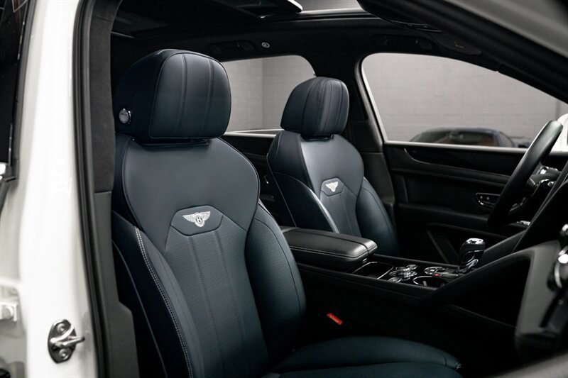 Used 2024 Bentley Bentayga AWD/4WD image 40