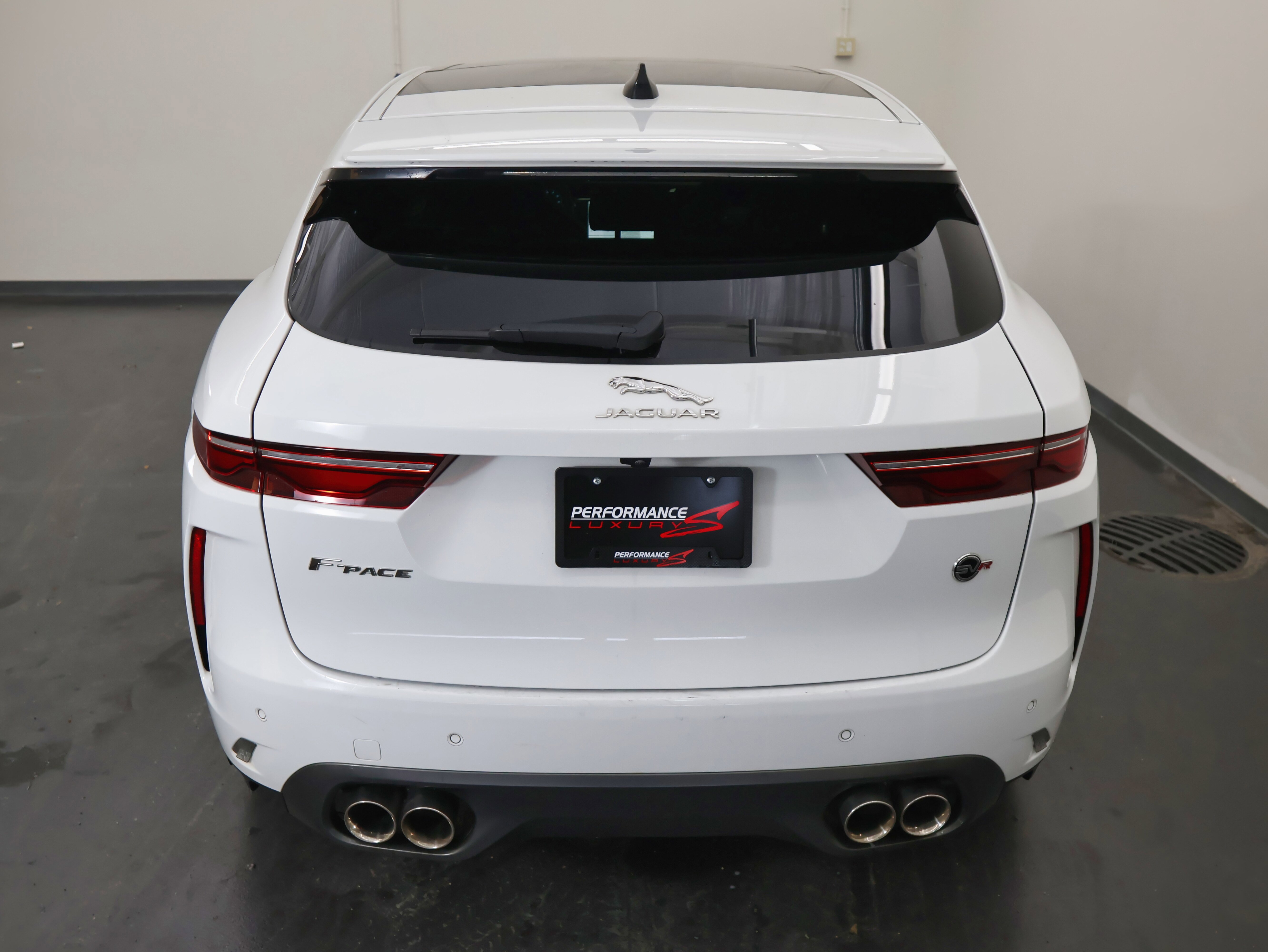Used 2021 Jaguar F-PACE SVR image 10