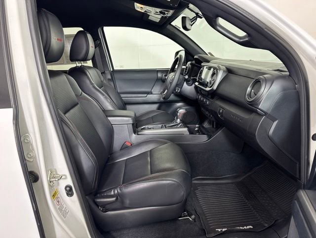 Used 2017 Toyota Tacoma TRD Pro AWD/4WD image 4