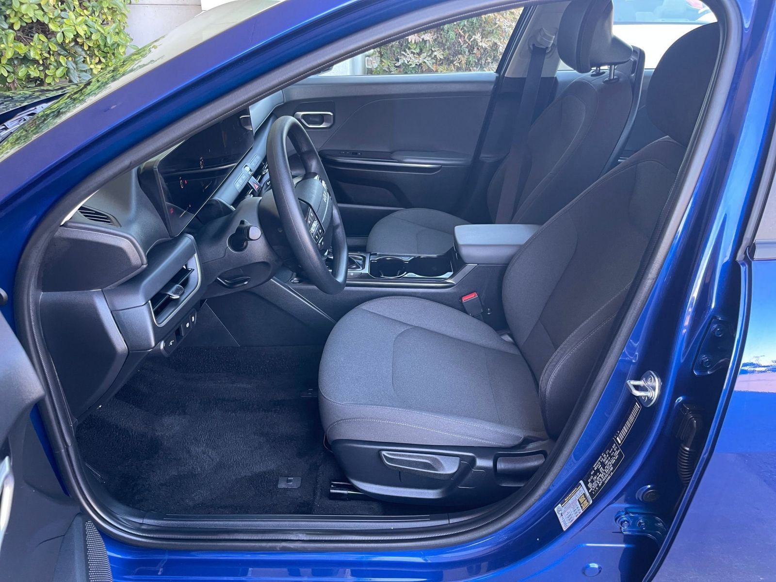 Used 2025 Kia K4 LXS image 28