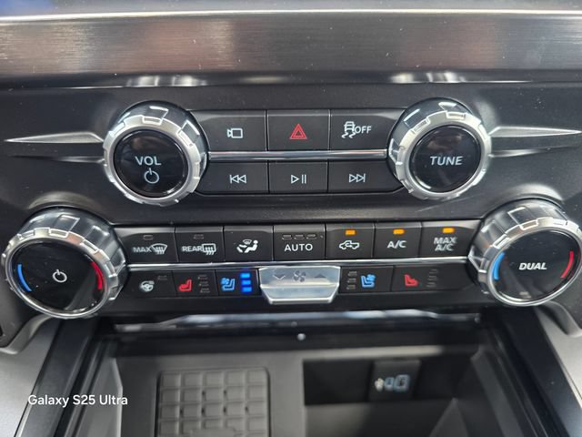 New 2026 Ford F250 Lariat w/ Black Appearance Package AWD/4WD image 22