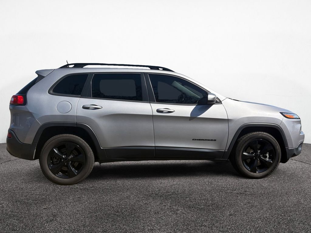 Used 2018 Jeep Cherokee Latitude w/ Altitude Package image 6