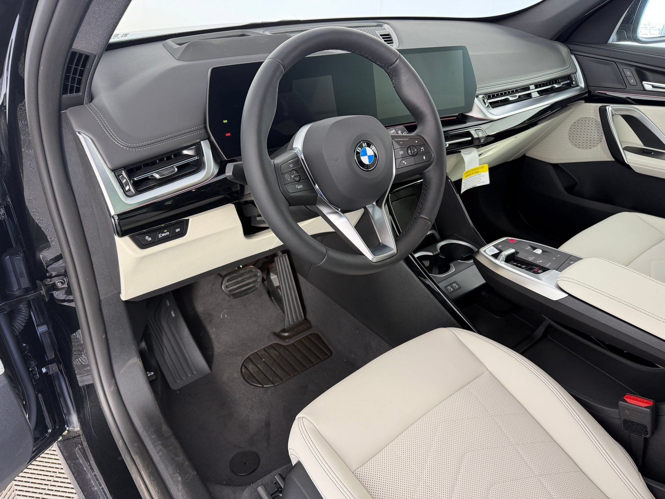 Used 2026 BMW X1 xDrive28i w/ Technology Package AWD/4WD image 4