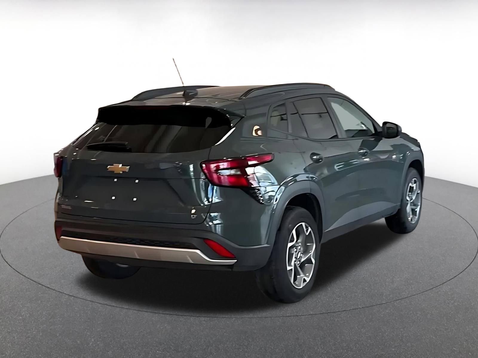 Used 2025 Chevrolet Trax LT w/ LT Convenience Package image 14