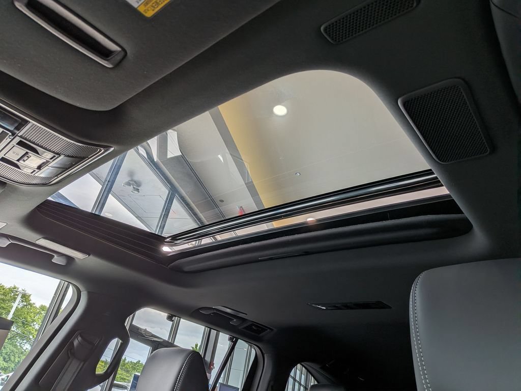 New 2025 Lexus LX 700h Luxury w/ Appearance Package AWD/4WD image 17