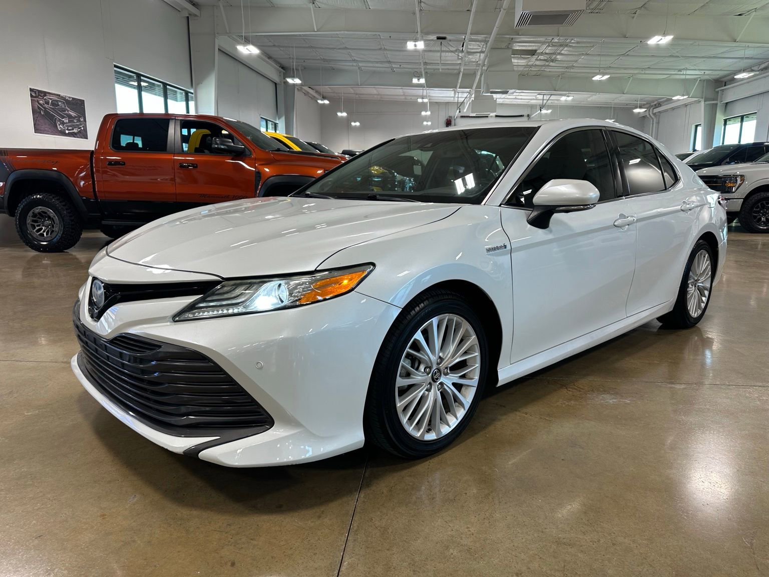 Used 2018 Toyota Camry XLE w/ Audio Package FWD image 3