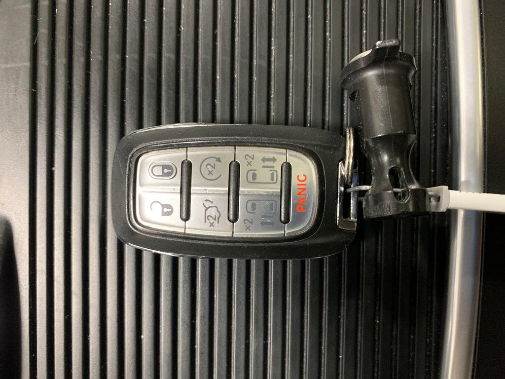 Used 2020 Chrysler Pacifica Limited w/ Advanced Safetytec Group FWD image 37