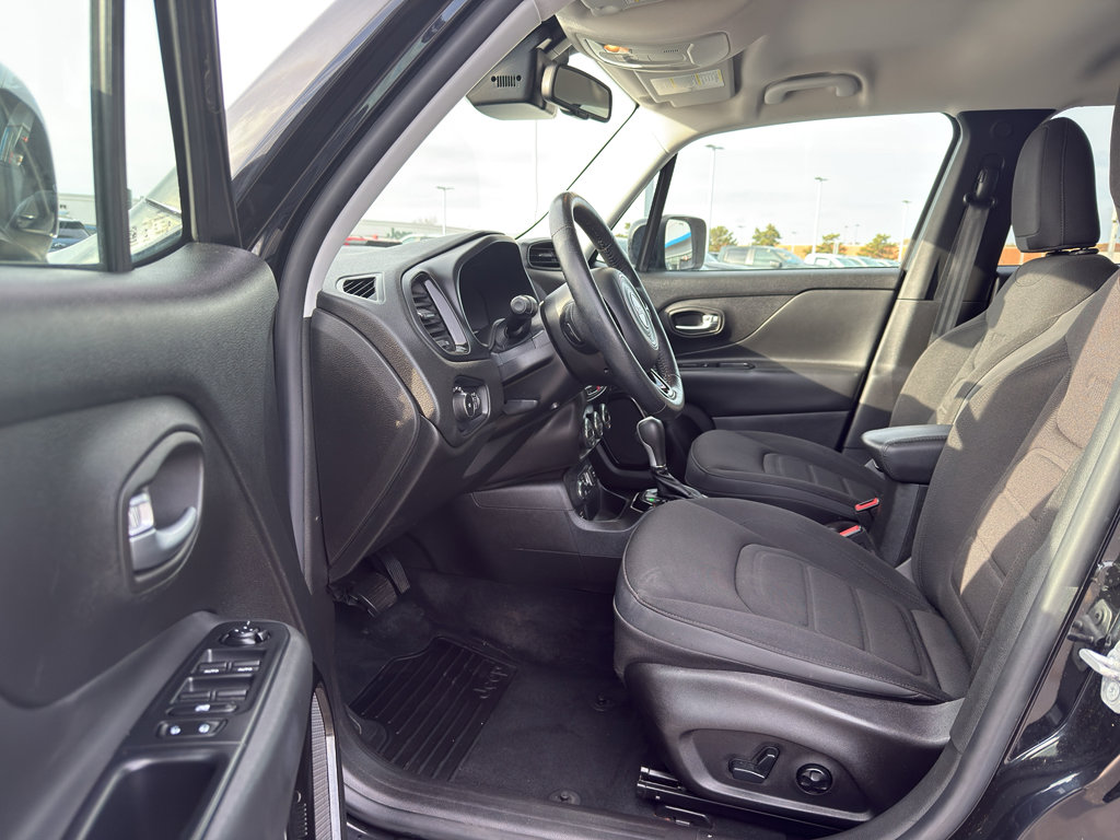Used 2016 Jeep Renegade Latitude image 10