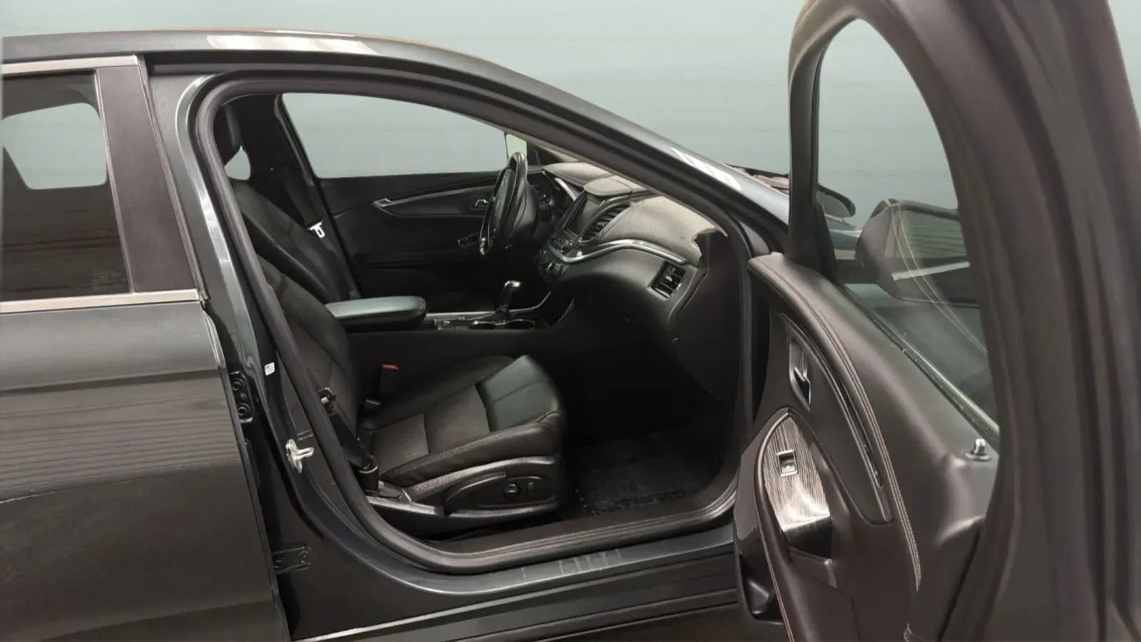 Used 2018 Chevrolet Impala LT FWD image 22