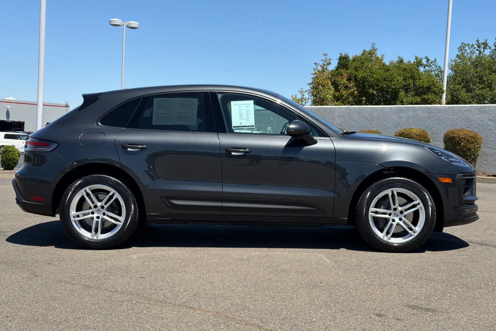Used 2022 Porsche Macan AWD/4WD image 6