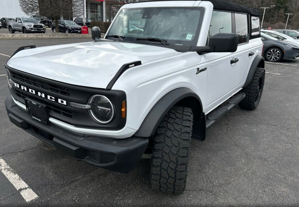 Used 2023 Ford Bronco 4-Door image 2