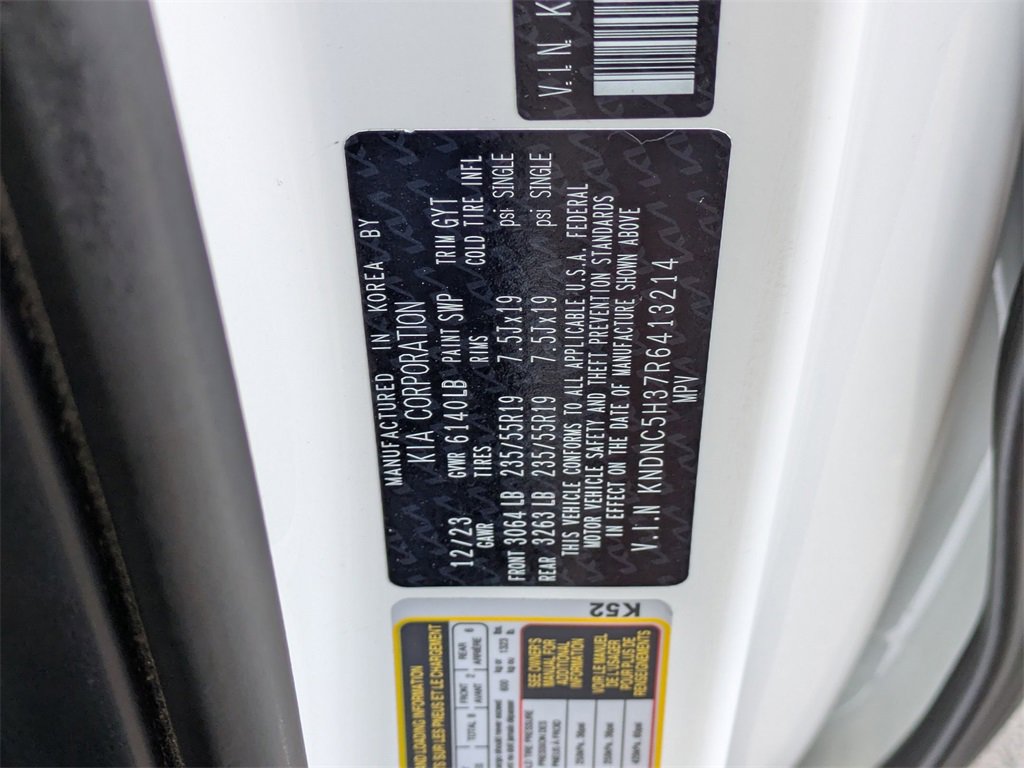 Used 2024 Kia Carnival EX image 33