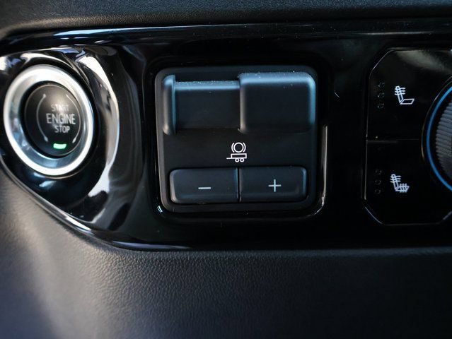 Used 2024 Chevrolet Silverado 2500 LTZ AWD/4WD image 33