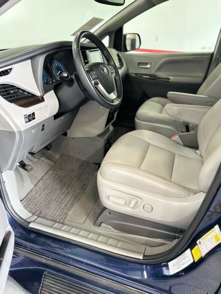 Used 2020 Toyota Sienna XLE w/ XLE Navigation Package image 26