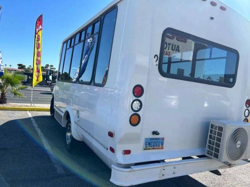 Used 2006 Ford E-350 and Econoline 350 Super Duty RWD image 14