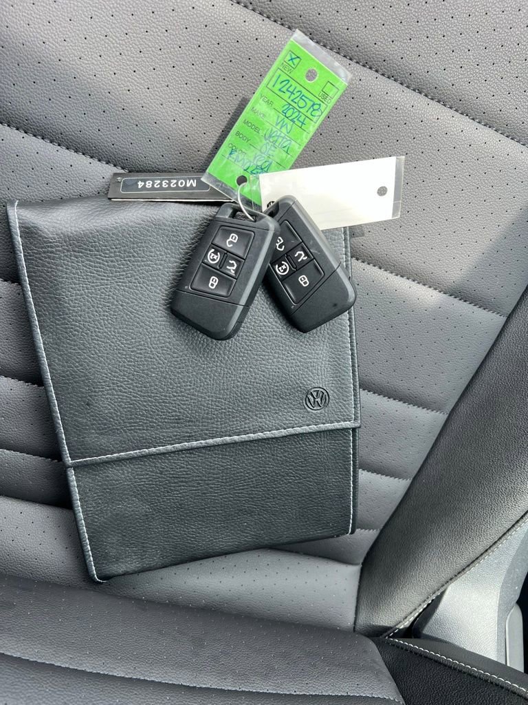 Used 2024 Volkswagen Jetta SE w/ Panoramic Sunroof Package image 37