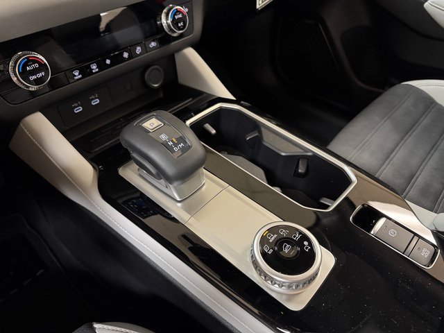 New 2025 Mitsubishi Outlander SE image 19