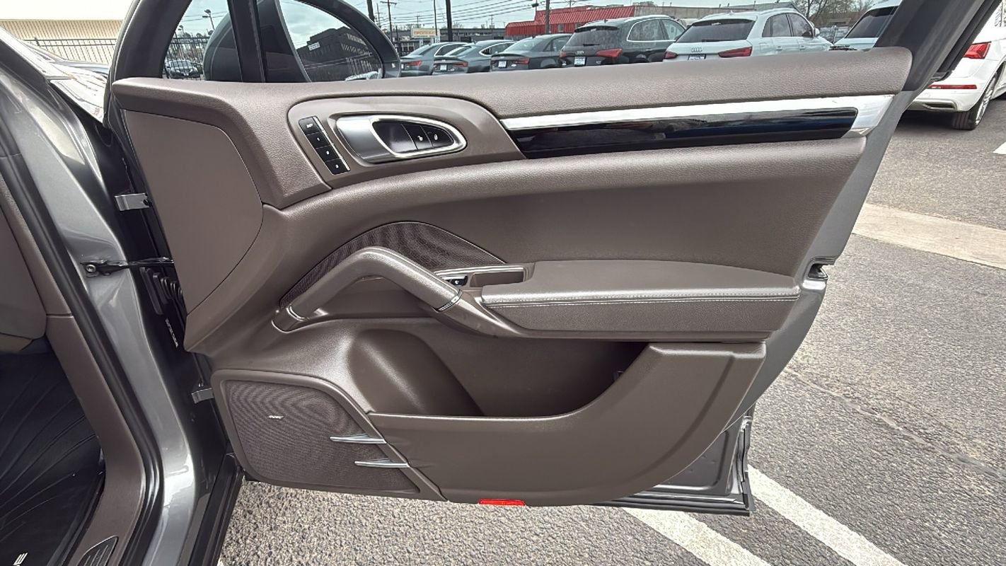 Used 2015 Porsche Cayenne S image 17