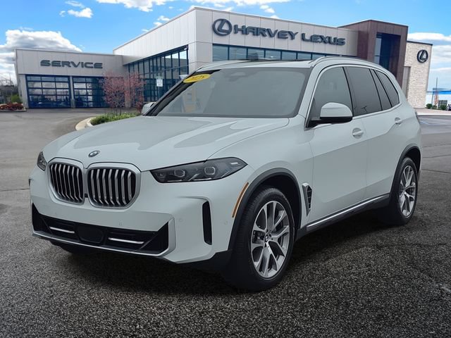 Used 2025 BMW X5 xDrive40i w/ Parking Assistance Package AWD/4WD image 1