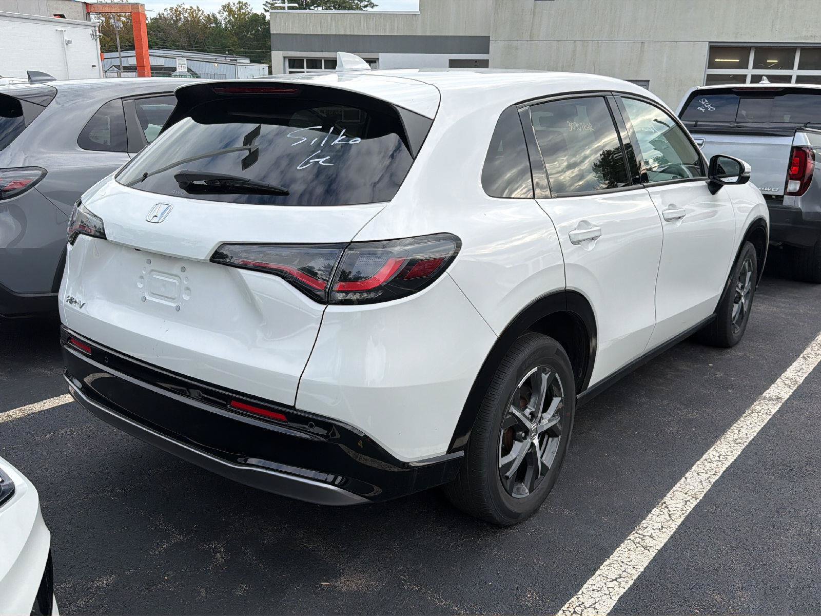 Used 2025 Honda HR-V EX-L image 4